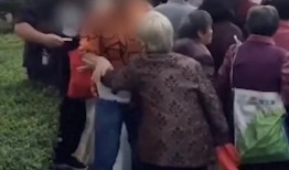 郑州老大爷爆料新闻视频,揭秘新闻背后的真相